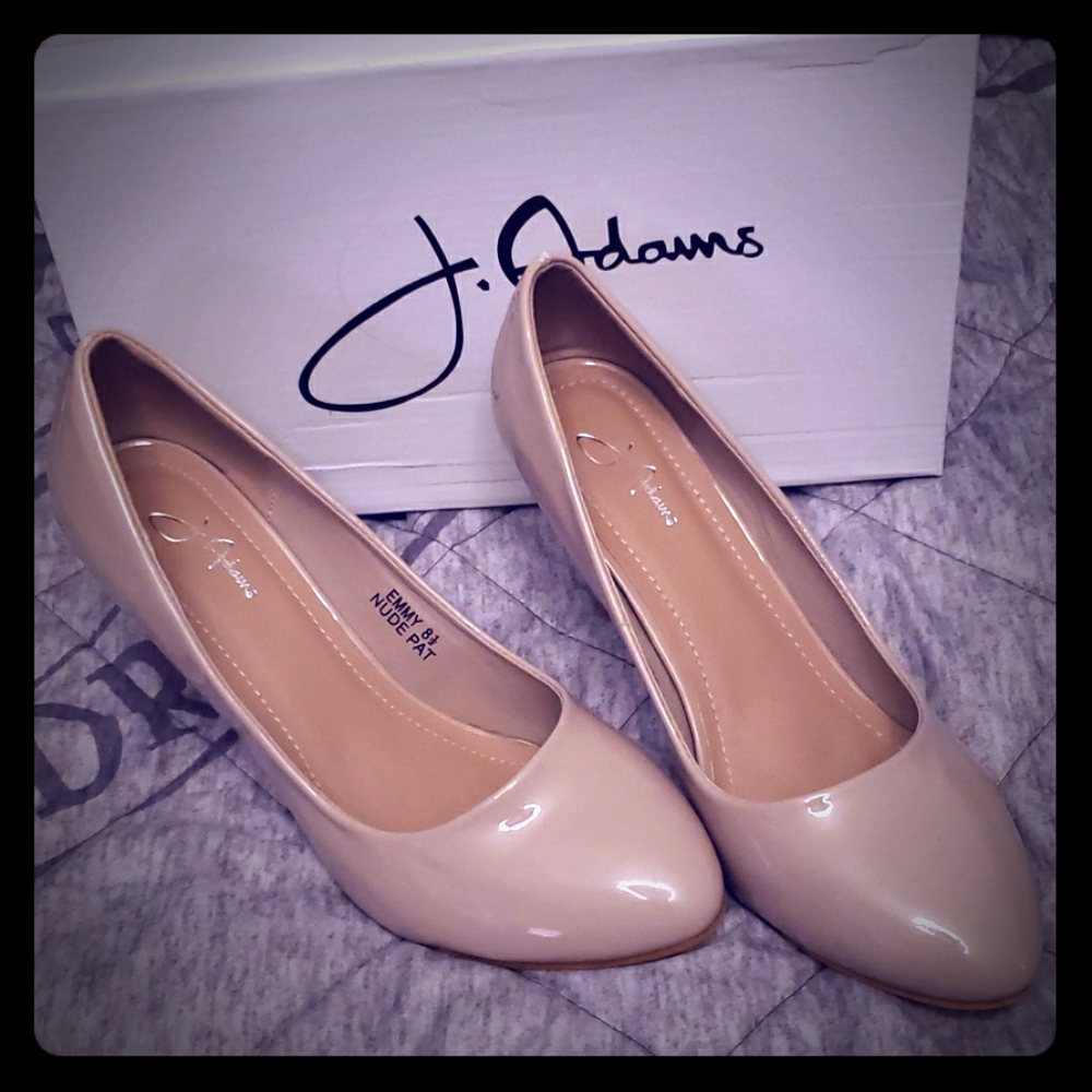 Never worn nude pumps